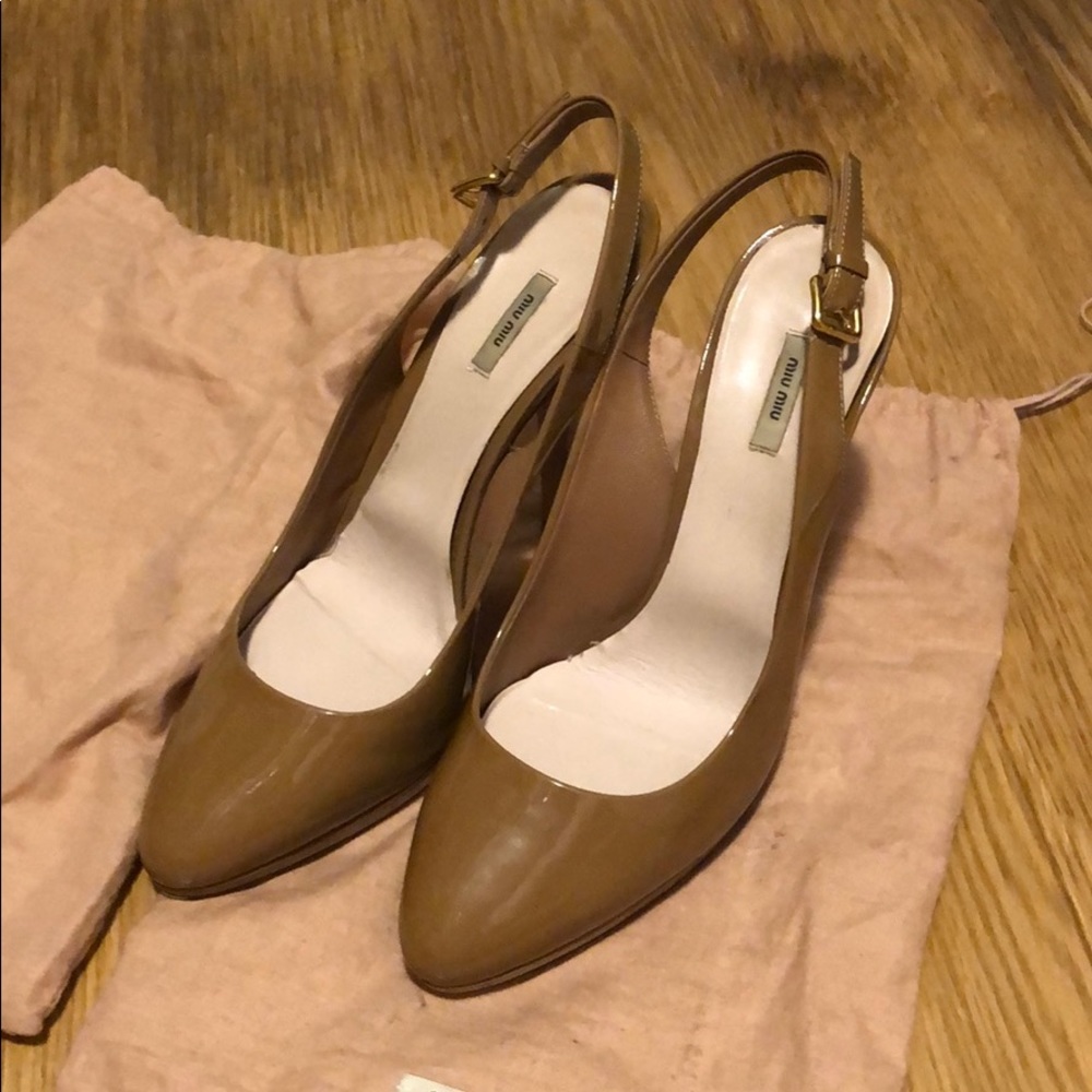 slingback pumps nude